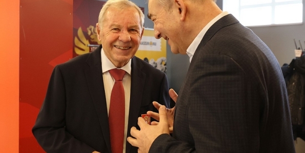 Майоров: чемпионат мира по хоккею неинтересен, предпочел ему российский футбол Майоров: чемпионат мира по хоккею неинтересен, предпочел ему российский футбол