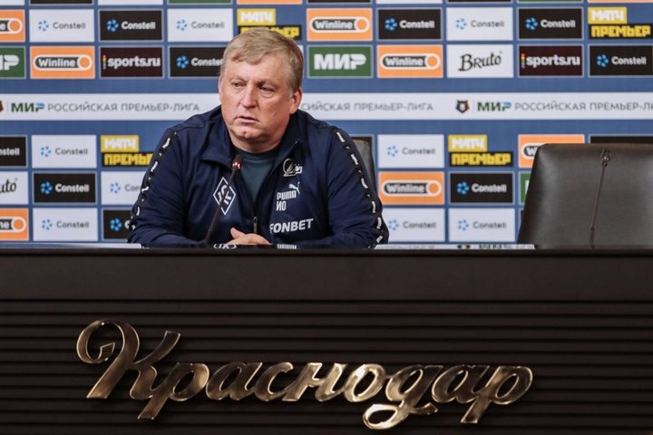 Игорь Осинькин: «Краснодар» сейчас на первой строчке. Случайно в конце первого круга на этом месте оказаться нельзя, поэтому поздравляю соперника с победой» Игорь Осинькин: «Краснодар» сейчас на первой строчке. Случайно в конце первого круга на этом месте оказаться нельзя, поэтому поздравляю соперника с победой»