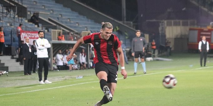 Галатасарай — Карагюмрюк. Прогноз на матч чемпионата Турции (2 апреля 2022 года) Галатасарай — Карагюмрюк. Прогноз на матч чемпионата Турции (2 апреля 2022 года)