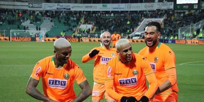 Бешикташ — Аланьяспор: прогноз на матч чемпионата Турции (9 апреля 2022 года) Бешикташ — Аланьяспор: прогноз на матч чемпионата Турции (9 апреля 2022 года)
