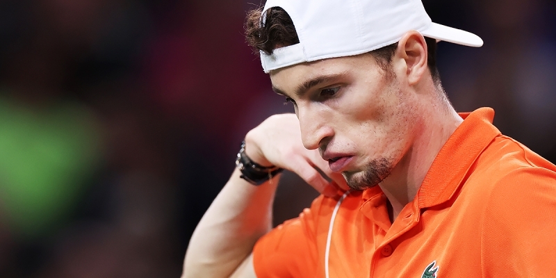 Умбер — Коккинакис. Прогноз и ставки на матч Ultimate Tennis Showdown (6 декабря 2024 года)  
